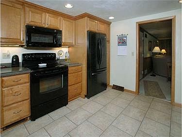 3rd image of 576 Carroll Dr