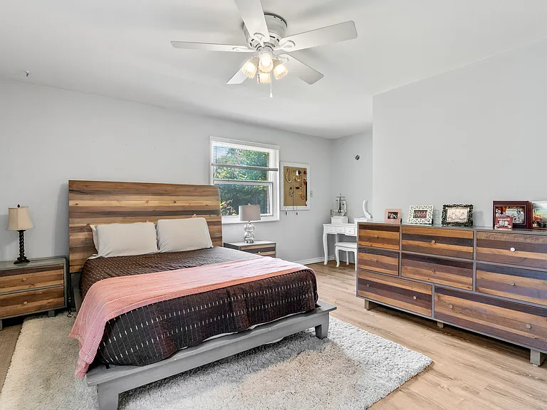 1511 Meadow View Dr — Photo 22