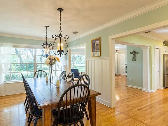 3rd image of 111 N Burlingame Ave