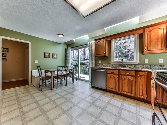2nd image of 105 Caracas Dr