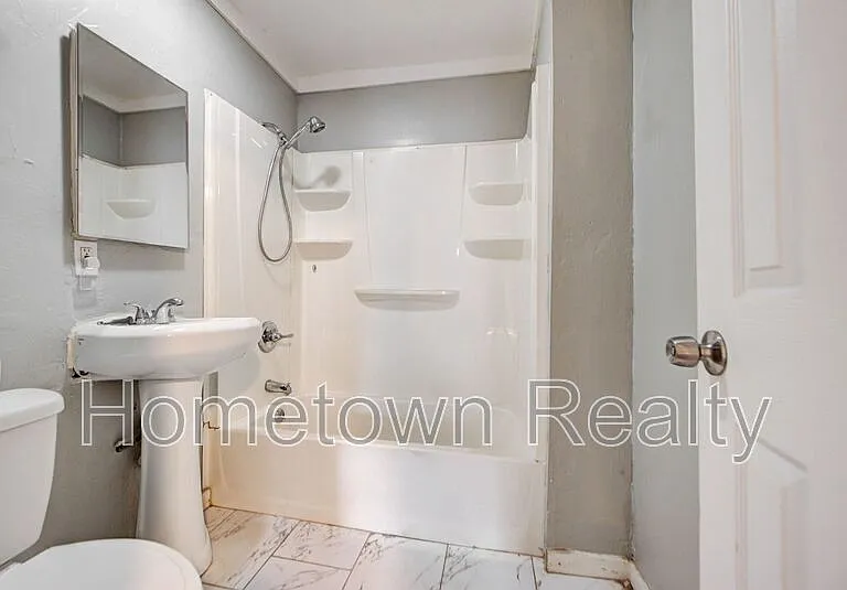 1801 E Madison St — Photo 29