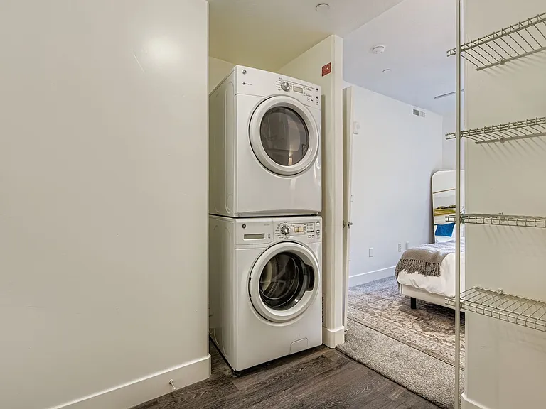 360 S 400 W - Web Quality - 008 - 09 210 In Unit Laundry 360 S 400 W - Web Quality - 008 - 09 210 In Unit Laundry