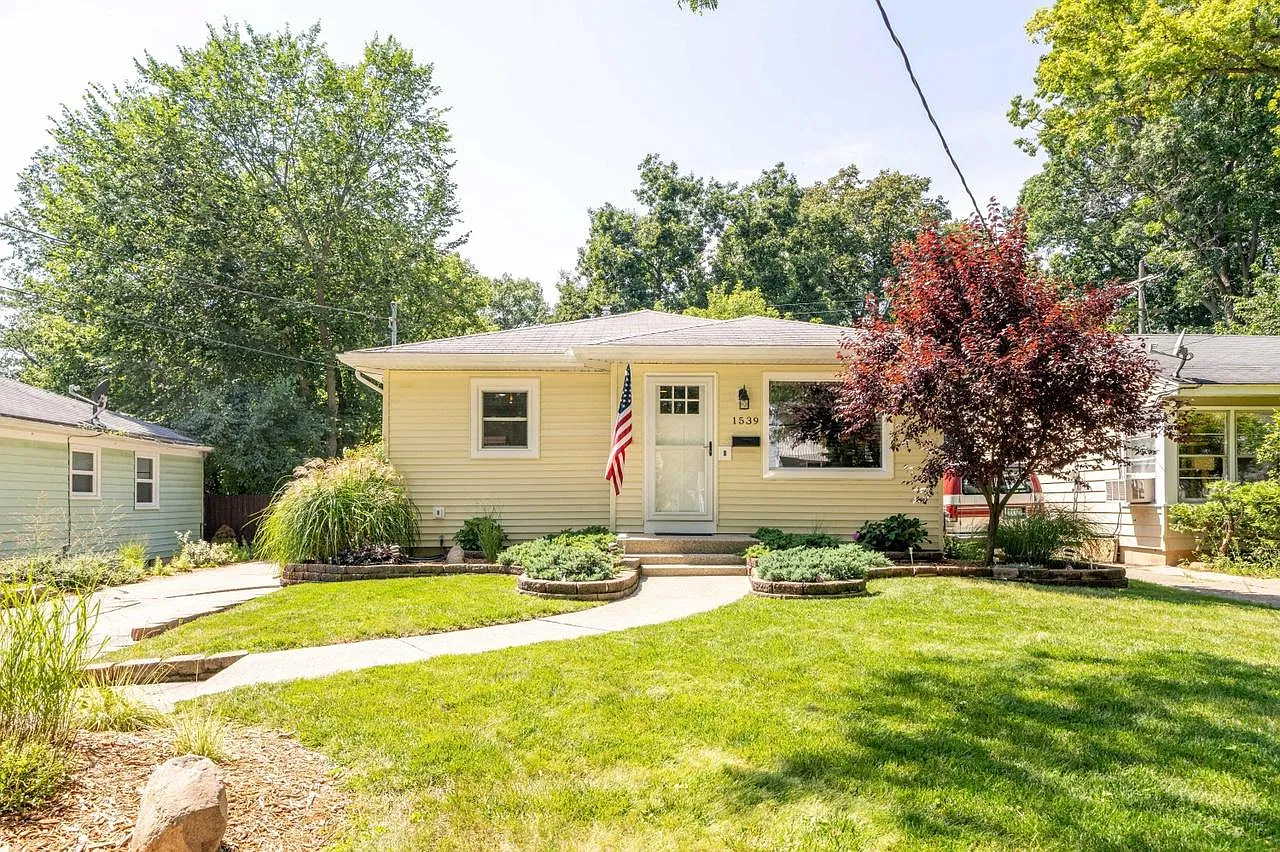 4 bed, 1806 sqft, $2,595 — Photo 3