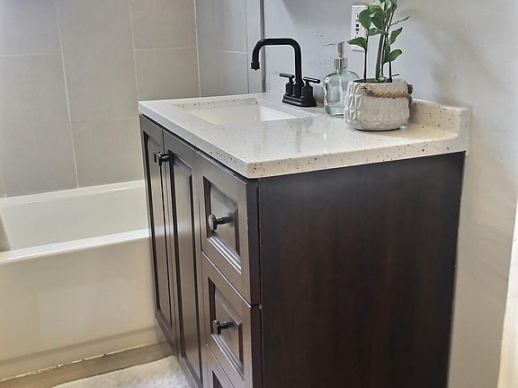 4th image of 5347 Itaska St Floor 1