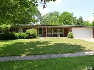 1485 Thoroughbred Ln, Florissant, MO 63033
