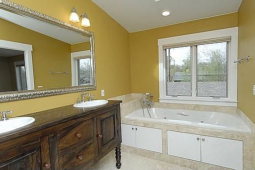5-PC Master Bath w/Jetted Tub & Steam Shower
