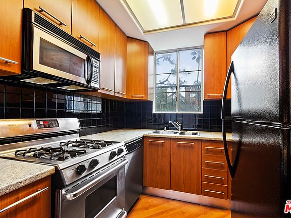 2nd image of 7111 La Tijera Blvd APT A202