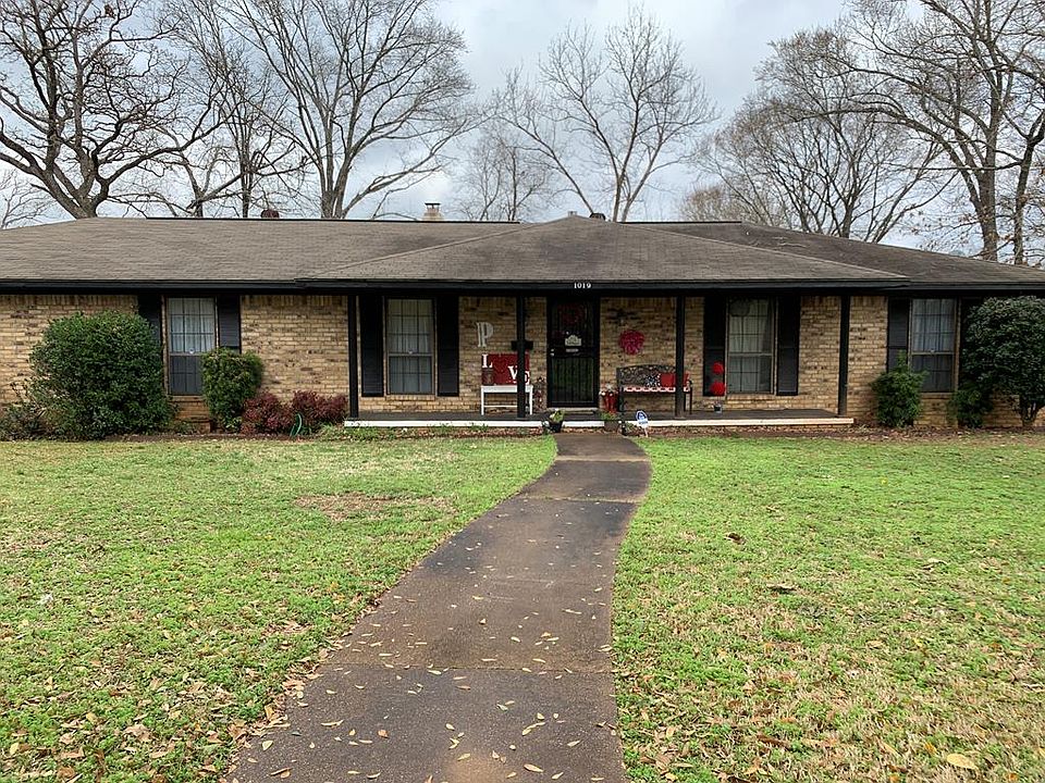 1st image of 1019 Woodland Dr