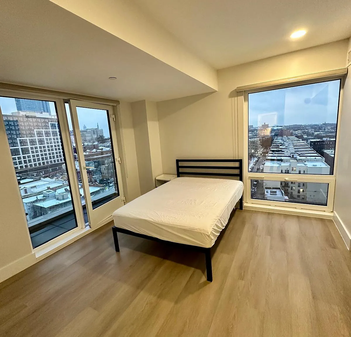 3 bed, $1,550 — Photo 1