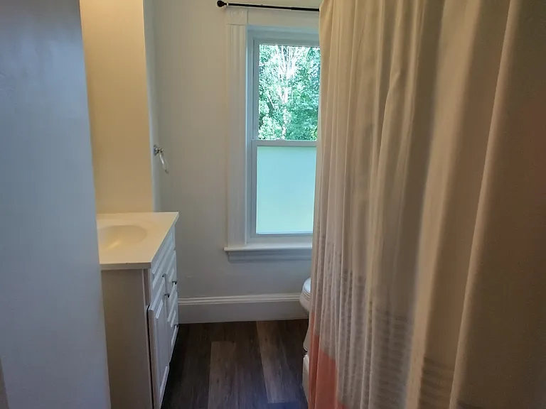 2nd floor full bath