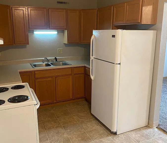 225 Ash St #14 — Photo 1