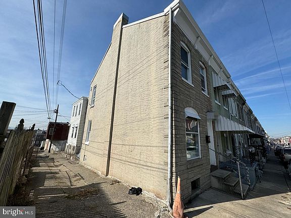 3rd image of 612 Locust St