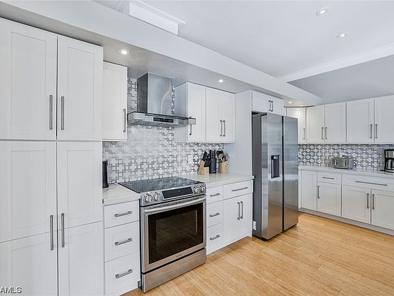 4th image of 1525 SE 8th Pl