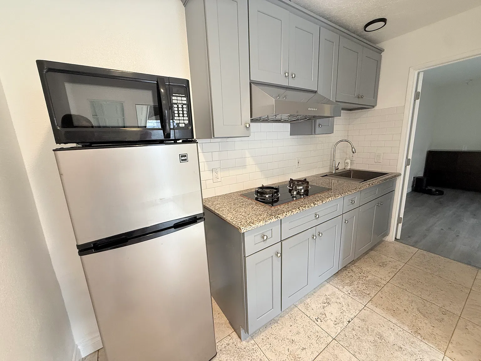 1 bed, 400 sqft, $1,650 — Photo 3