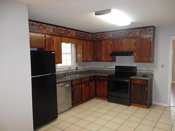 4th image of 214 Blue Pool Dr