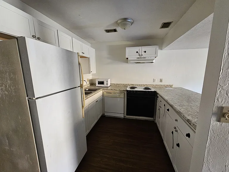 1808 Jackson Bluff Rd #E — Photo 5