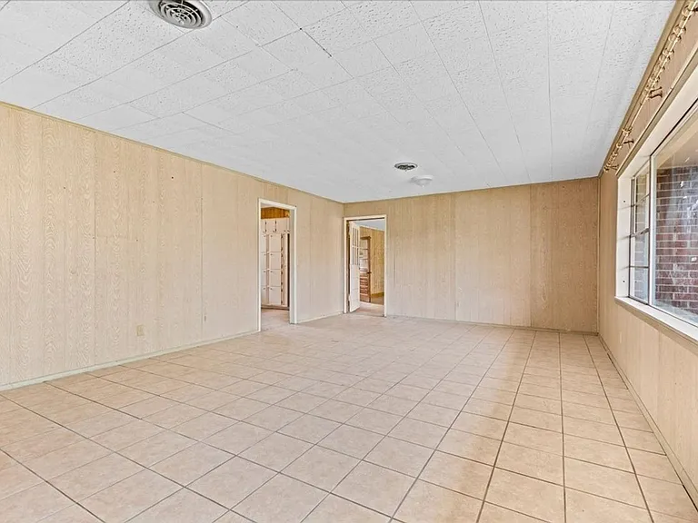 3204 Gordon St — Photo 2
