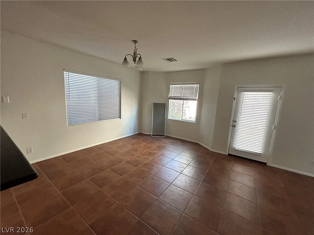 3 bed, 2.5 bath, 1909 sqft, $2,025 — Photo 4
