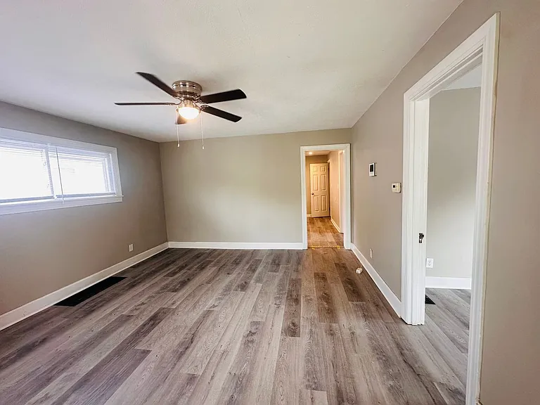 3028 University Rd — Photo 2