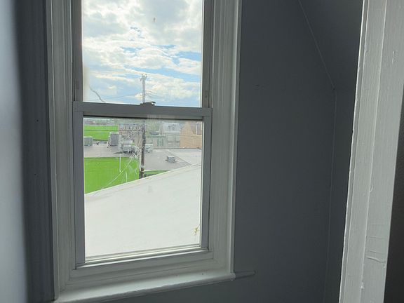5th image of 504 N 10th St APT 2