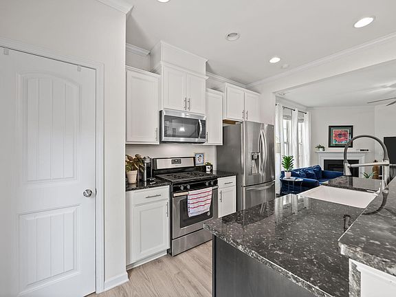 5th image of 2248 Sweet Annie Way