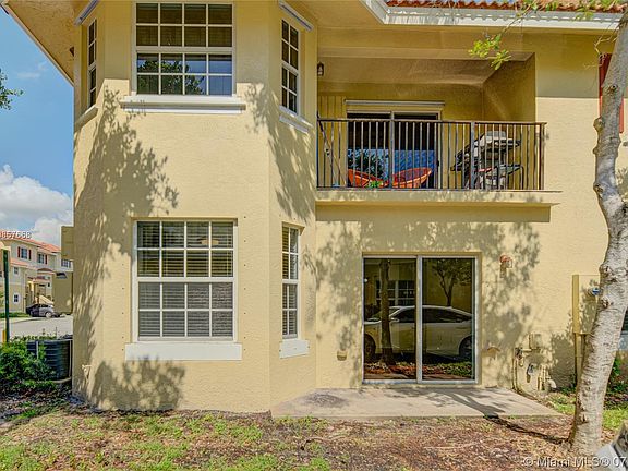 5th image of 750 NE 90th St Unit 801
