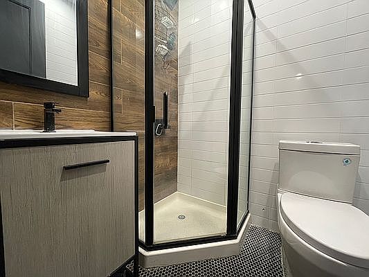 4th image of 1362 Herkimer St #3
