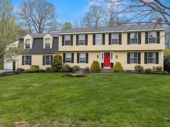 68 Sutton Pl, North Andover, MA 01845