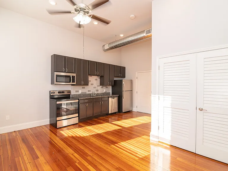 230 W Dunklin St #101 — Photo 3