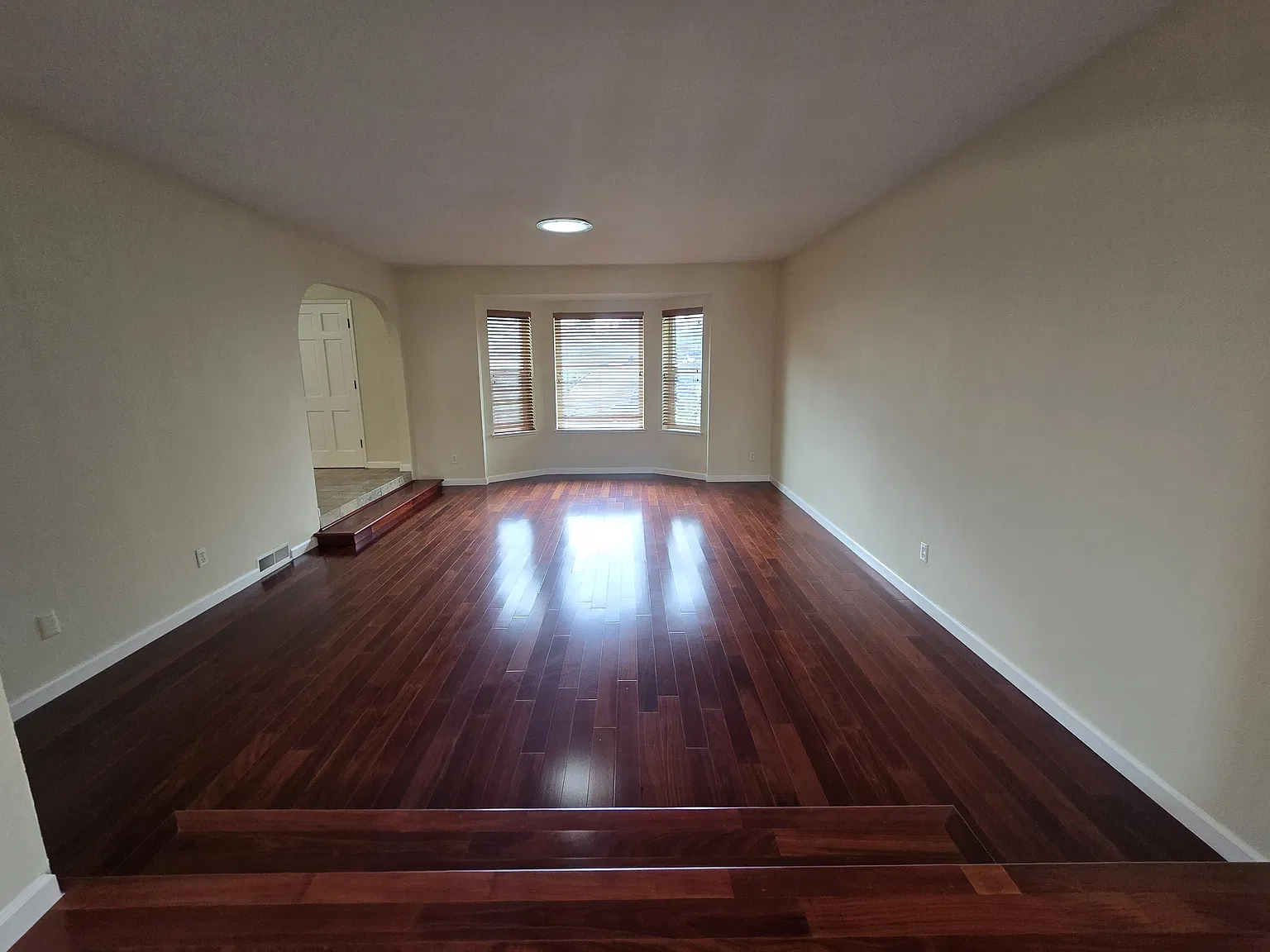 4 bed, 2450 sqft, $7,800 — Photo 4