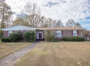 810 3rd St NE, Reform, AL 35481