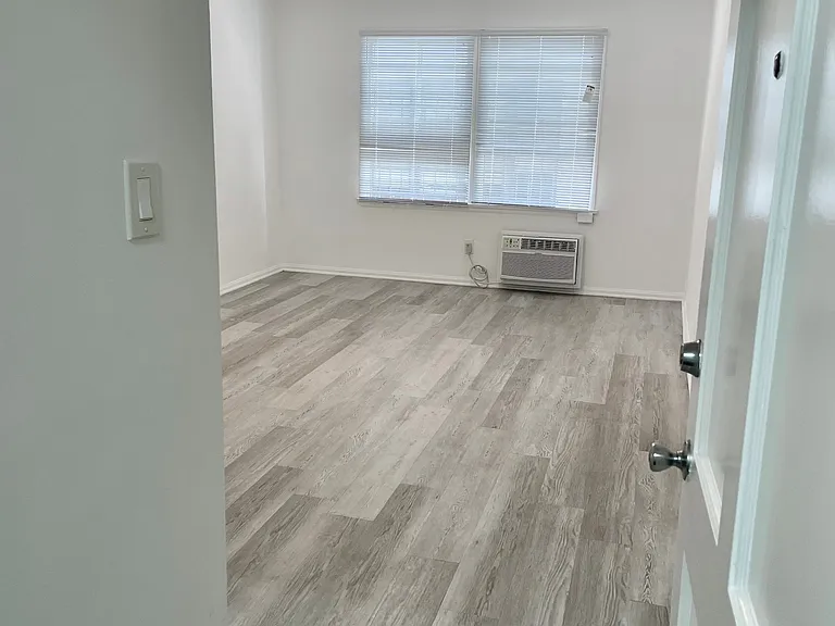 615 S. Cochran Ave. — Photo 21