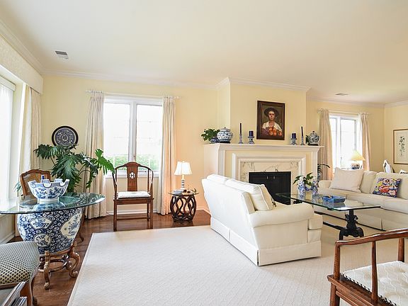 4th image of 719 Orleans Dr #719