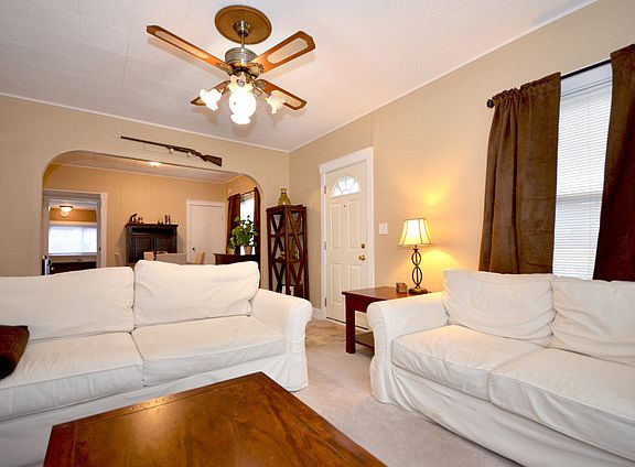 3rd image of 35W342 Oak Ln
