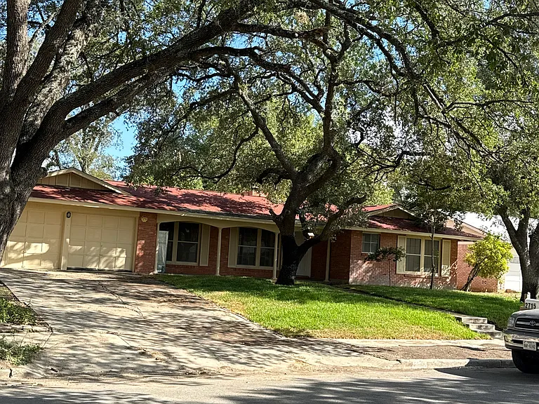 2715 Belvoir Dr — Photo 4