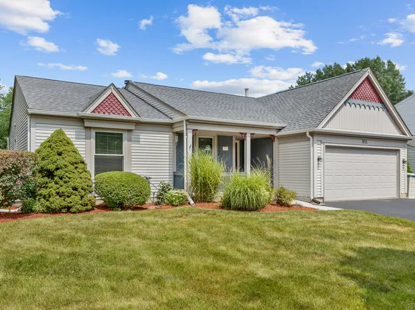 911 Royal Glen Ln, Carol Stream, IL 60188