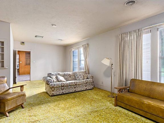 4th image of 2910 Avenue C