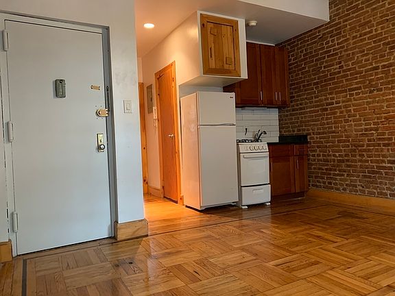 3rd image of 786 Park Pl #9