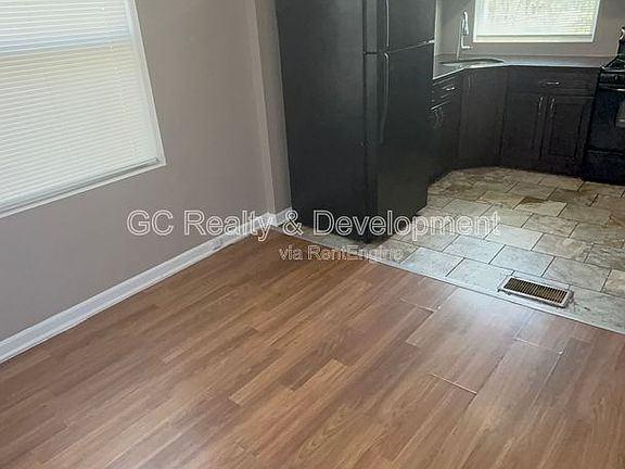 5th image of 9951 S Oglesby Ave