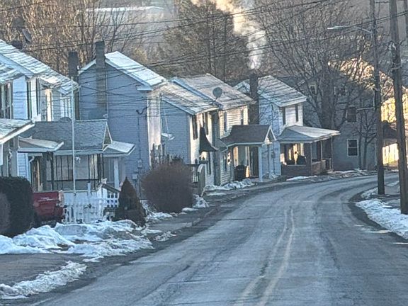 5th image of 216 W Main St