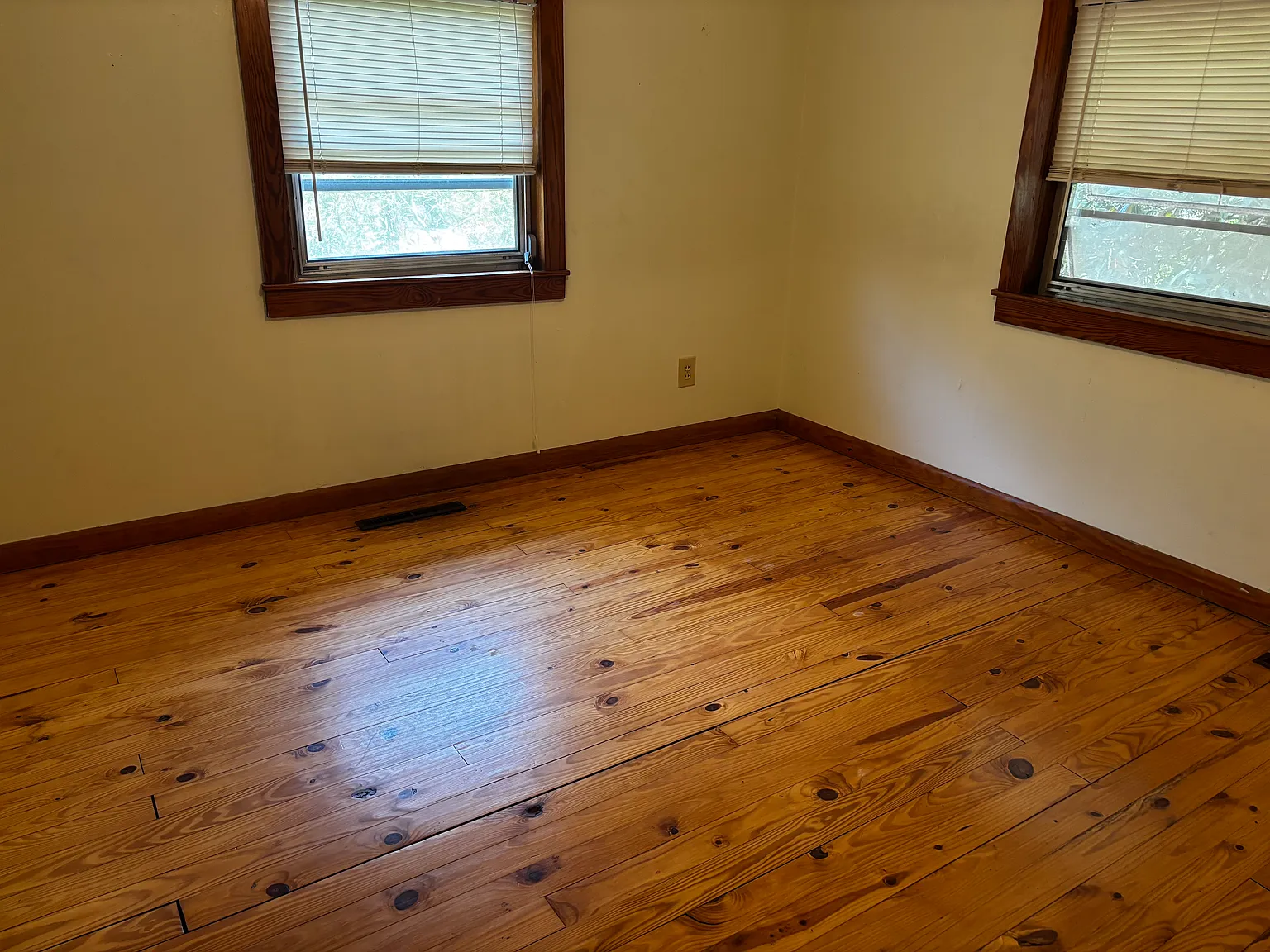 4 bed, 2096 sqft, $675 — Photo 3