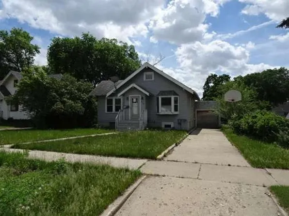 839 10th Ave NW, Minot, ND 58703