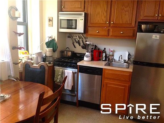 2nd image of 40 W 74th St APT 4