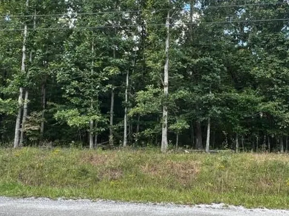 1100 Redwing Dr, Crossville, TN 38572