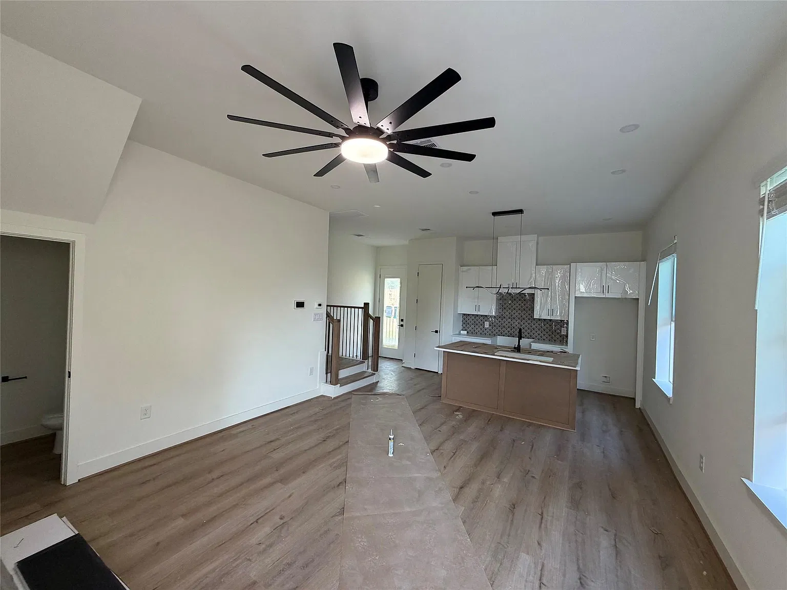 2 bed, 2.5 bath, 890 sqft, $1,656 — Photo 3
