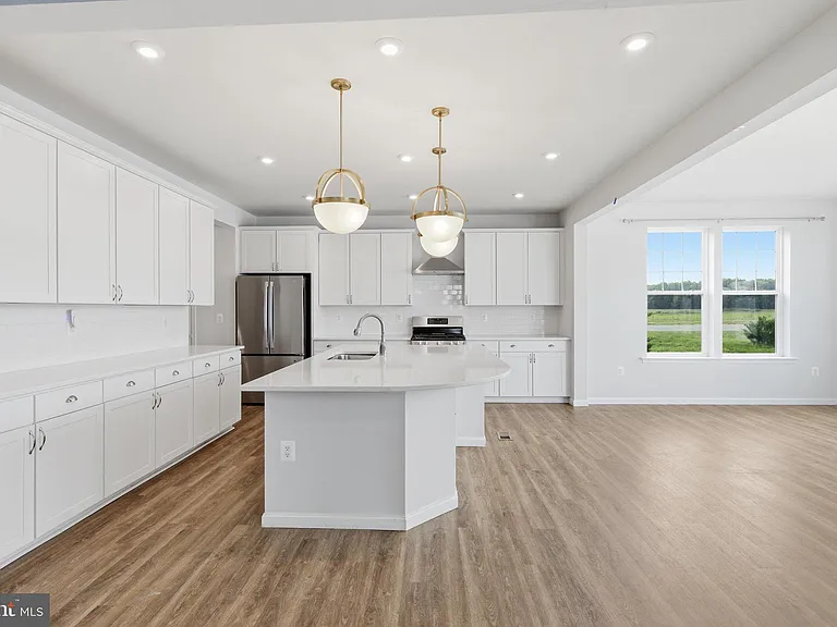 10302 Spotswood Dr — Photo 11