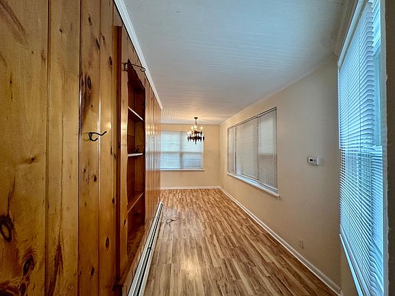 3rd image of 28 Teneyck St Floor 1