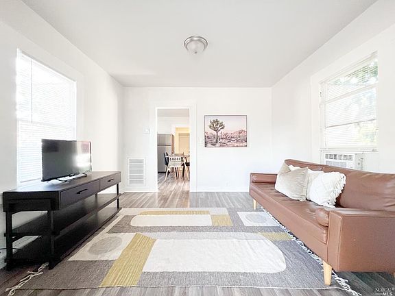 4th image of 705 Ohio Street