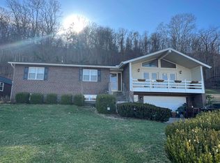 27 Greenwood Ter, Barboursville, WV 25504