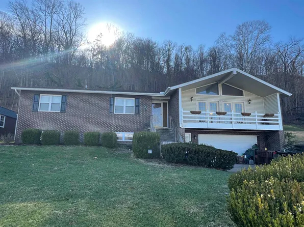 27 Greenwood Ter, Barboursville, WV 25504